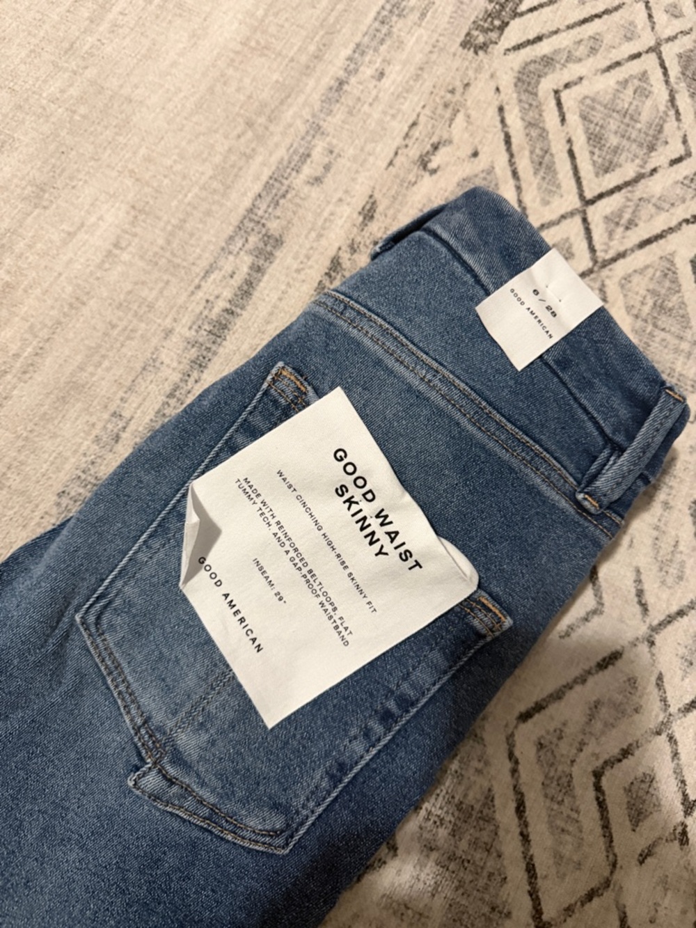 Good American Women’s Skinny Jeans in Light Blue Denim